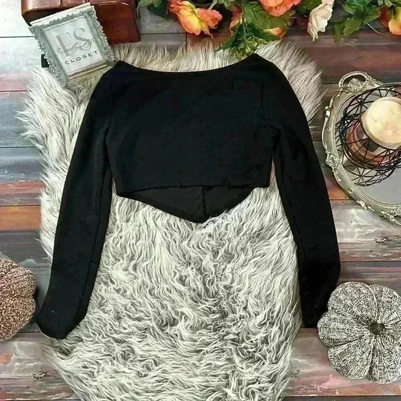 SHEIN Ruched Bust Hook-And-Eye Front Asymmetrical Crop Top - Picture 7 of 7